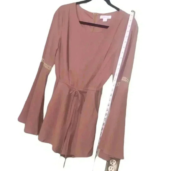 Super Cute Romper -⬇️PRICE DROP⬇️. Size Small with Sandals - Picture 7 of 10